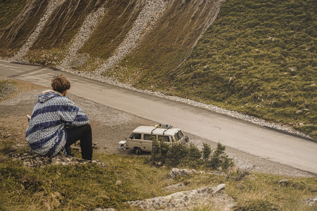 découvrez la vanlife : un mode de vie alternatif alliant liberté, aventure et simplicité au cœur de la nature, pour des voyages inoubliables en van aménagé.
