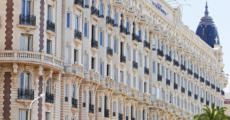 Combien coûte un hôtel pour une journée ?